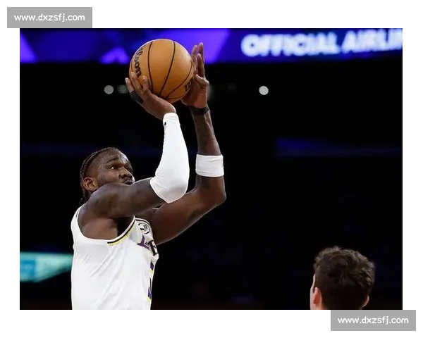 湖人次轮捡漏！蒂耶罗空降洛杉矶晒照，美媒盛赞突破如加农炮