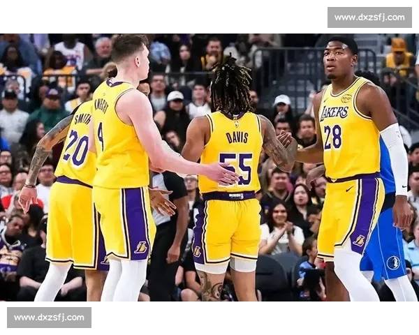 里弗斯官宣拒绝湖人 4 年 8900 万，詹姆斯祝福引争议，湖人陷入被动困局